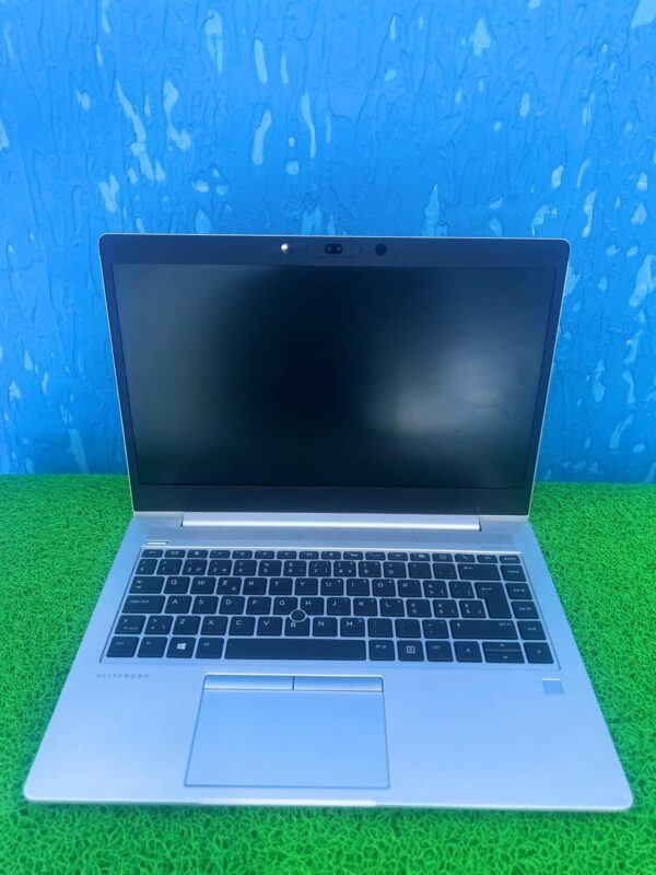 Hp EliteBook 830G5 i5/8gb/256ssd 8th gen