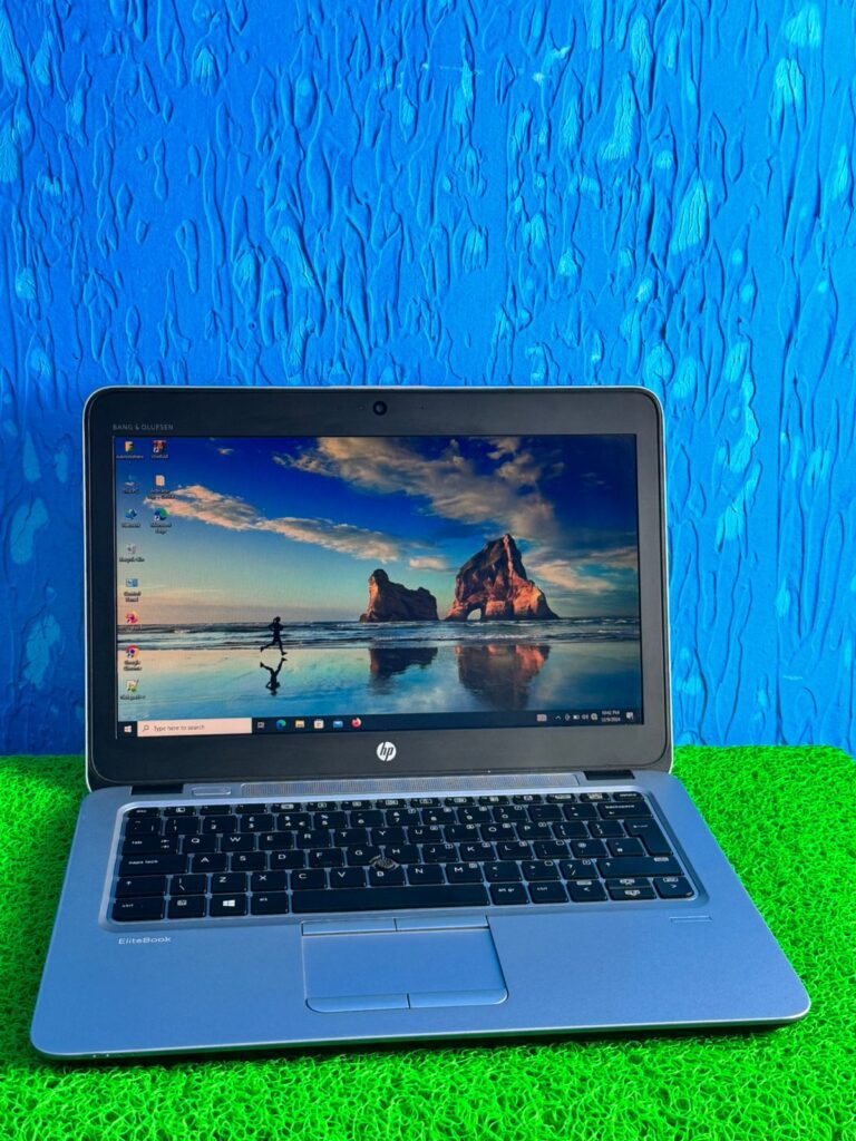 HP 725 G4 AMD A8 laptop with open display