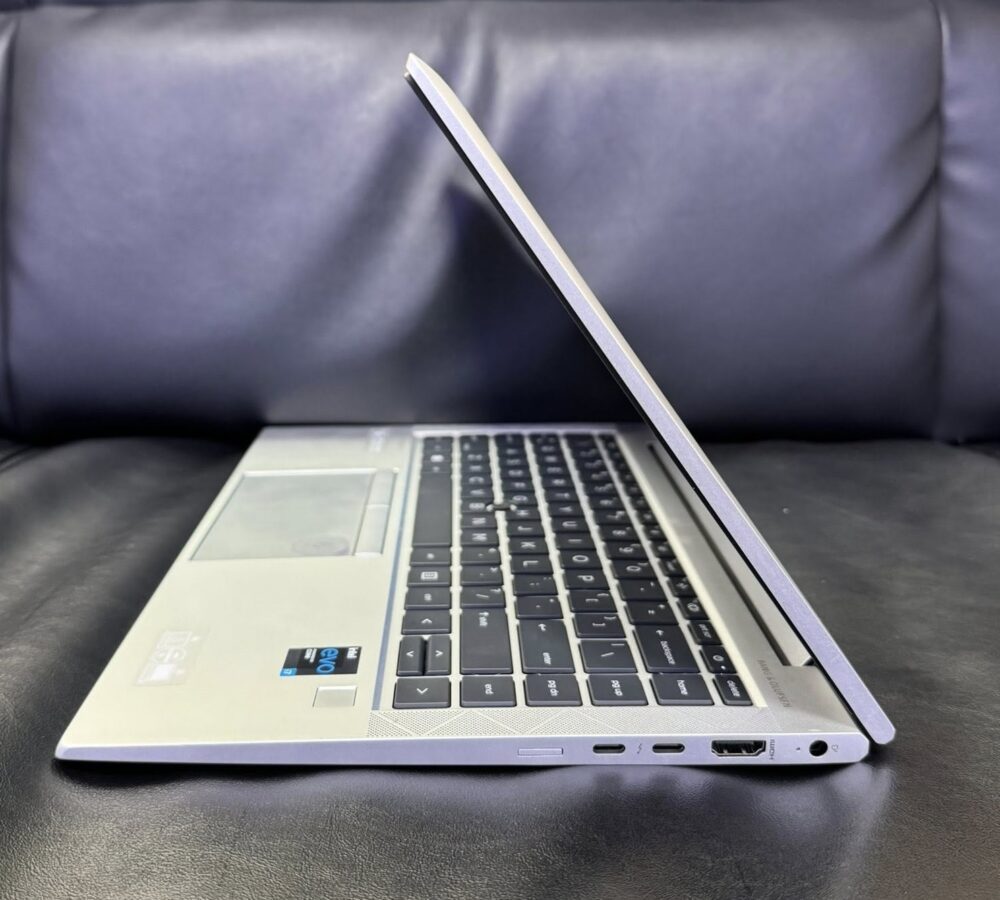 Side view of HP EliteBook 840 G8 with ports
