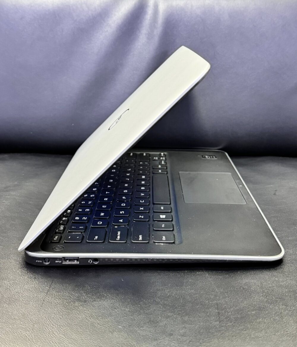 Dell XPS 9333 Intel Core i7 8GB RAM 256GB SSD 13.3” Full HD Touchscreen Ultrabook - Image 2